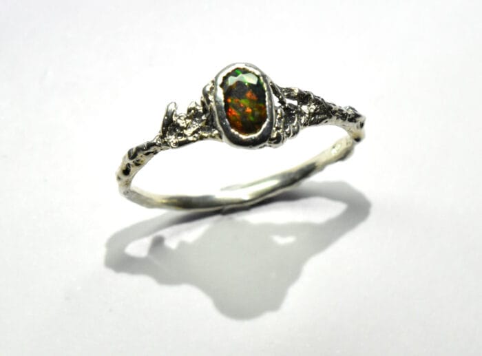 Smulkus žiedas su opalu – Paveikslėlis 2