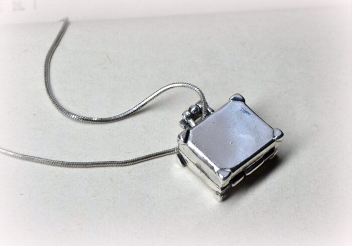 Sidabrinis lagaminas – Paveikslėlis 4