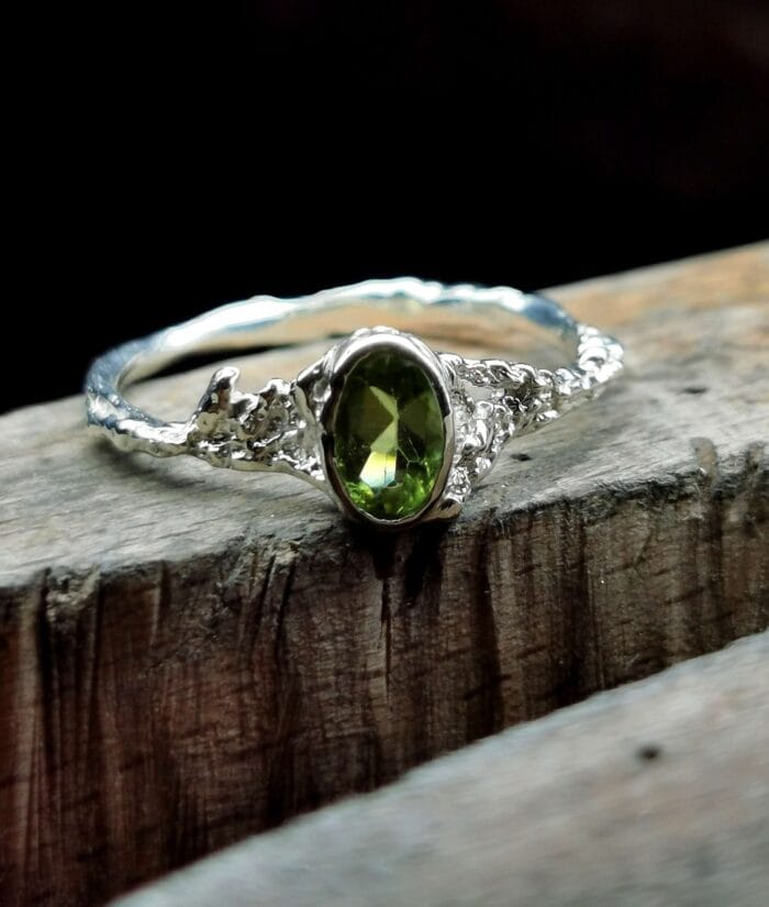 0649fc_3afbe03eaefc463d81b09e69be028881mv2.jpg Peridoto žiedas – Paveikslėlis 1