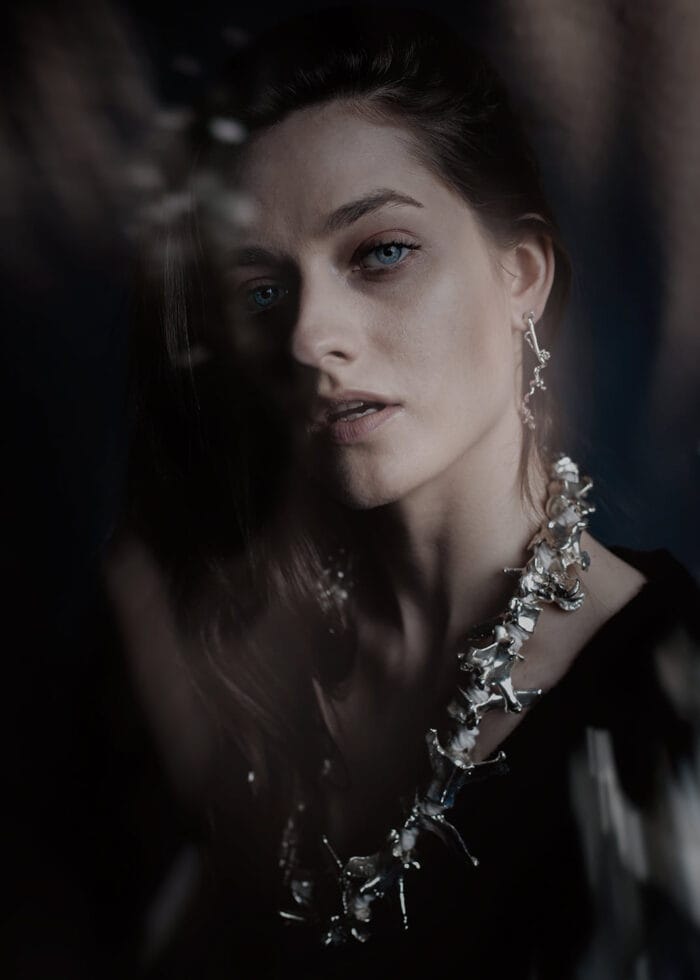 0649fc_5703e884201e45d9b6924fe23df7279cmv2.jpg Kaulų karoliai - Image 1