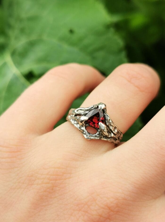 0649fc_6cc51fc6aeb74d2f81e1d71b27e5517emv2.jpg Granato liepsna – Paveikslėlis 1