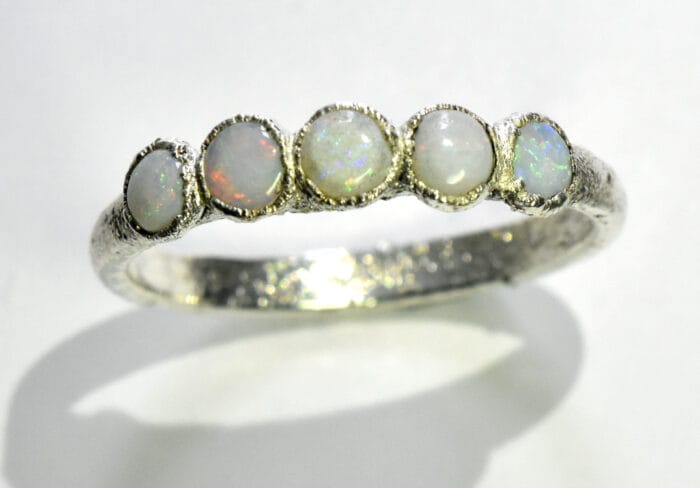 Baltų opalų žiedas – Paveikslėlis 3