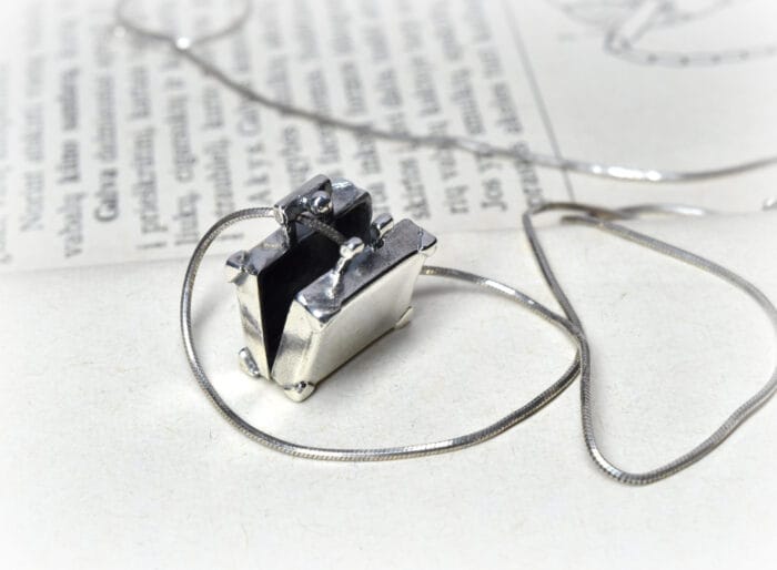 Sidabrinis lagaminas – Paveikslėlis 6