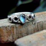 Mėnulio akmenų žiedas