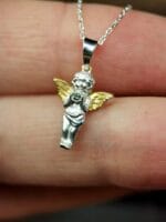 Dangiškasis globėjas su žaliu deimantu