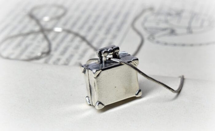 Sidabrinis lagaminas – Paveikslėlis 3