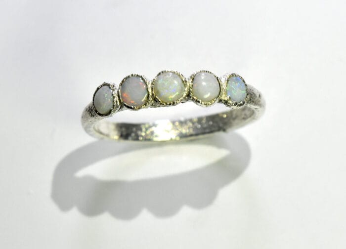 Baltų opalų žiedas – Paveikslėlis 2