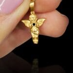 Dangiškasis globėjas su juodu deimantu