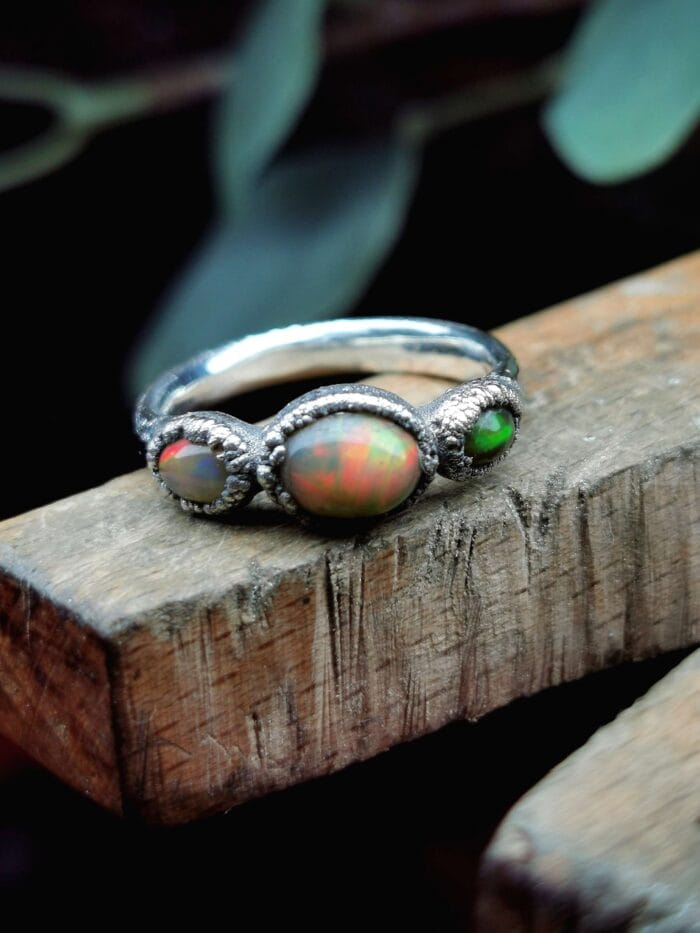 0649fc_b4ab9f337d904d4f925d37d5d8823682mv2.jpg Trijų opalų žiedas - Image 1