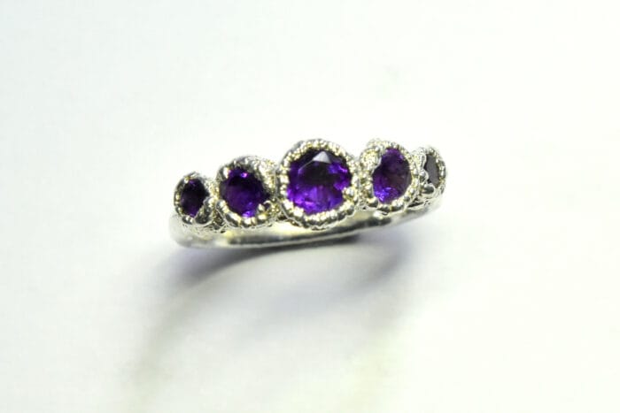 Ametistų žiedas – Paveikslėlis 1