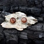 Auskarai su saulės akmenimis