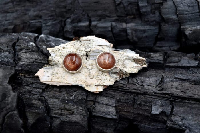 Auskarai su saulės akmenimis – Paveikslėlis 1