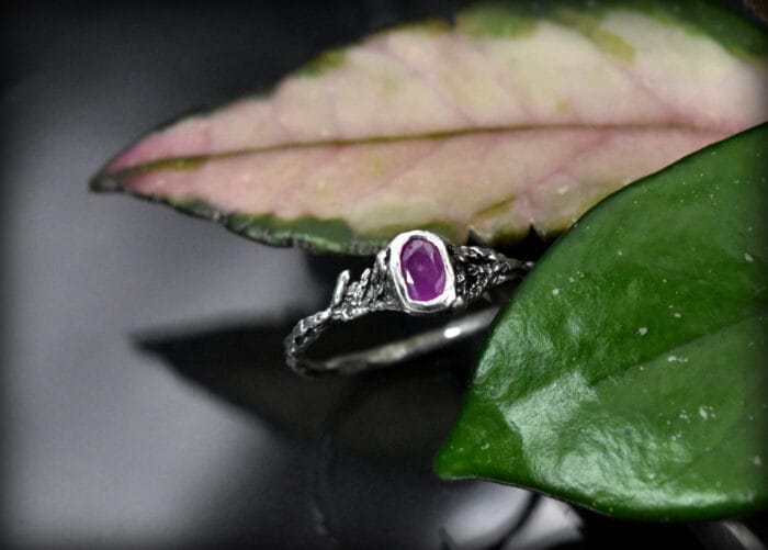 0649fc_e242b654a52341589d454d6b7a5ffbabmv2.jpg Smulkus rubino žiedas - Image 1