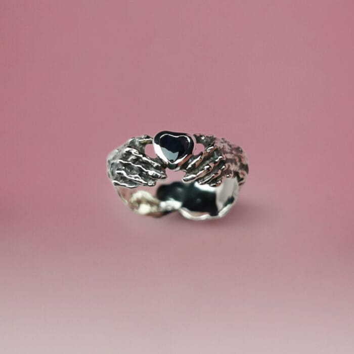 Claddagh žiedas Juodas – Paveikslėlis 1