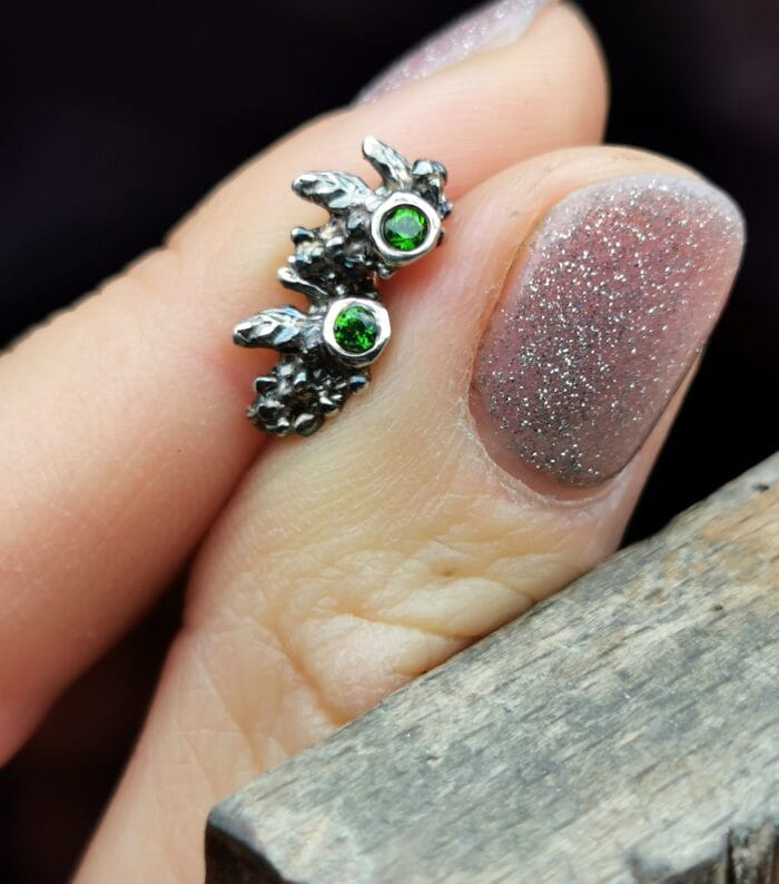 Nedideli tsavoritų auskarai – Paveikslėlis 1