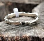Sidabro žiedas su mažu juodu deimantu