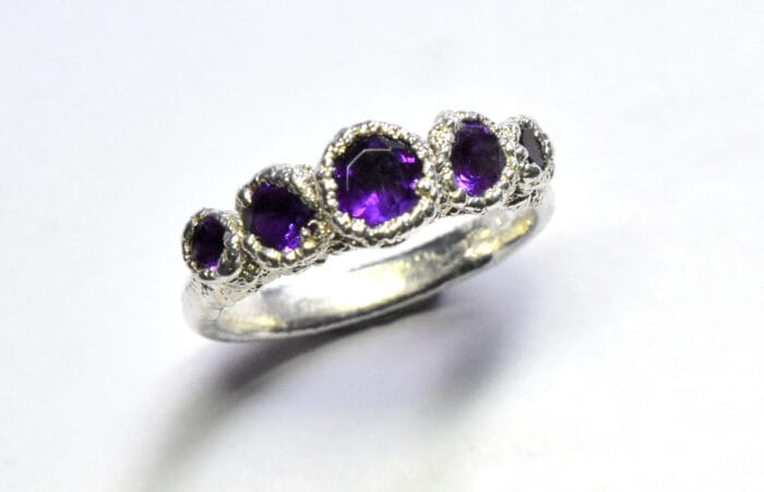 Ametistų žiedas – Paveikslėlis 2